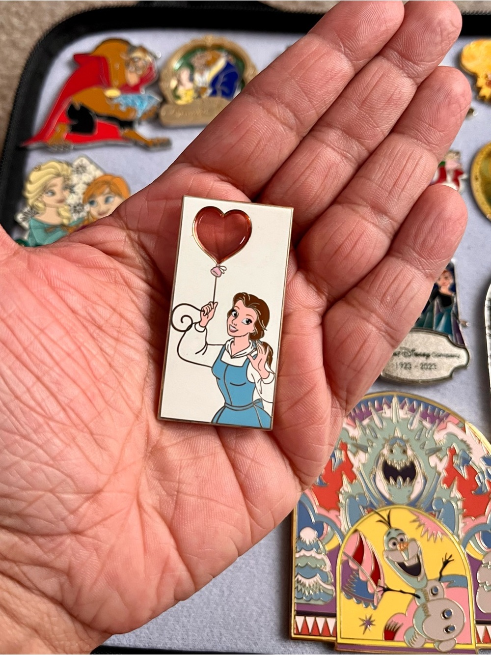 Disney dssh Stained Glass Heart Series Belle LE 400 Pin Valentine's Day